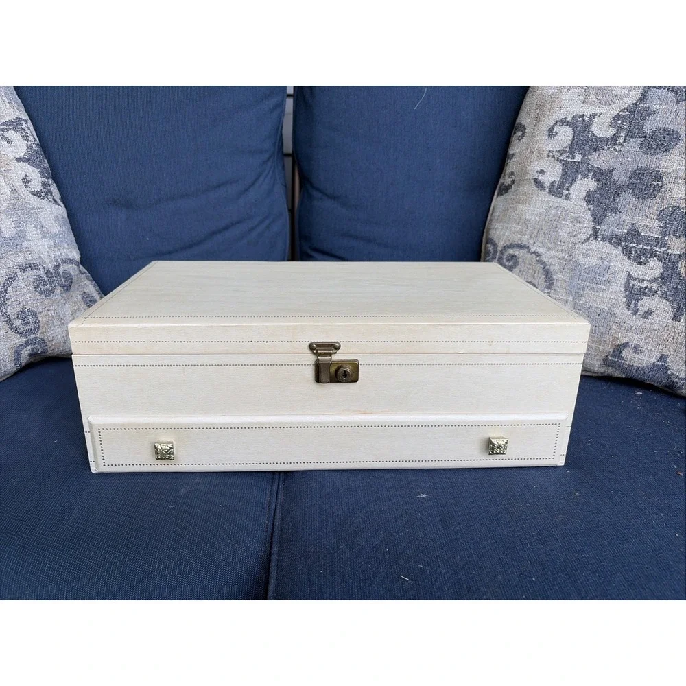 Vintage Ladies Jewelry Box Self Opening Drawer Blue Lavender Velvet Beige MCM